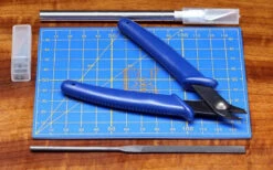 Hareline Cutting Board With Tool Set